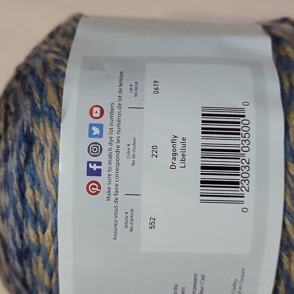 100% Acrylic Yarn - Picture 4 of 5